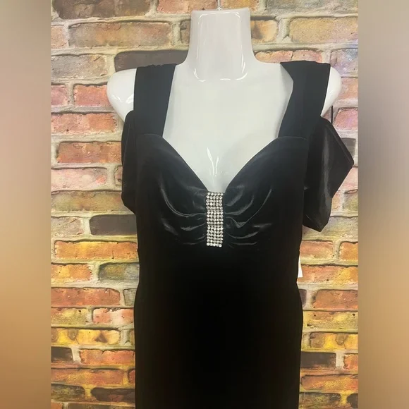 Velvet Long Dress cold shoulder w/sweatheart neckline w/side slit